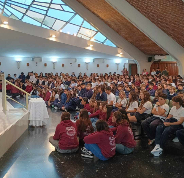 Colégio Santa Rita de Montevideo celebra a Páscoa